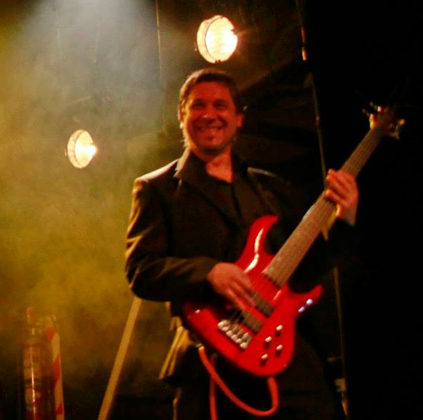 Walter Deleón (también conocido como Walter Luis Deleón), músico argentino