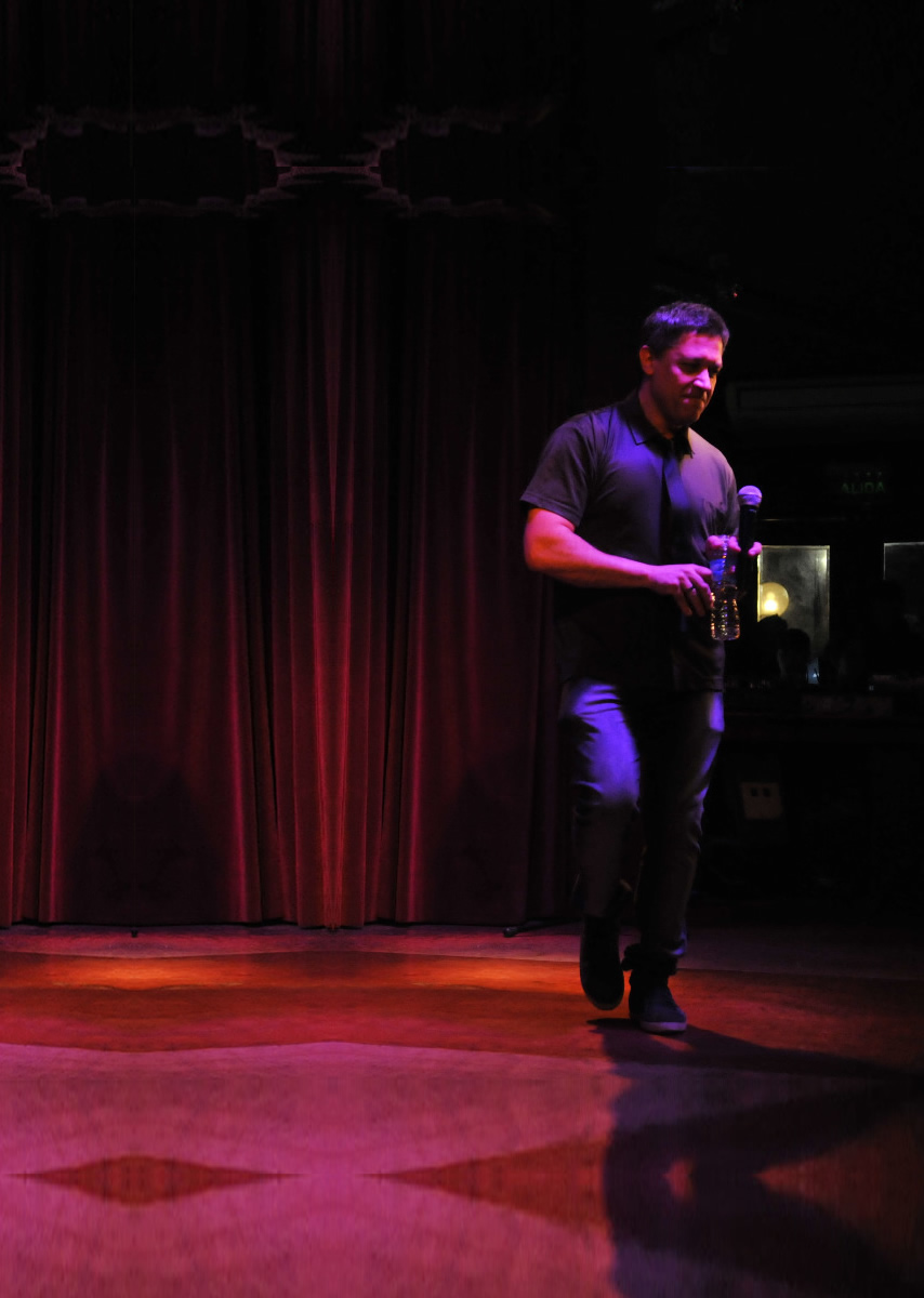 Walter Deleón (también conocido como Walter Luis Deleón), creativo, músico, comediante, escritor, poeta, guionista, dramaturgo argentino