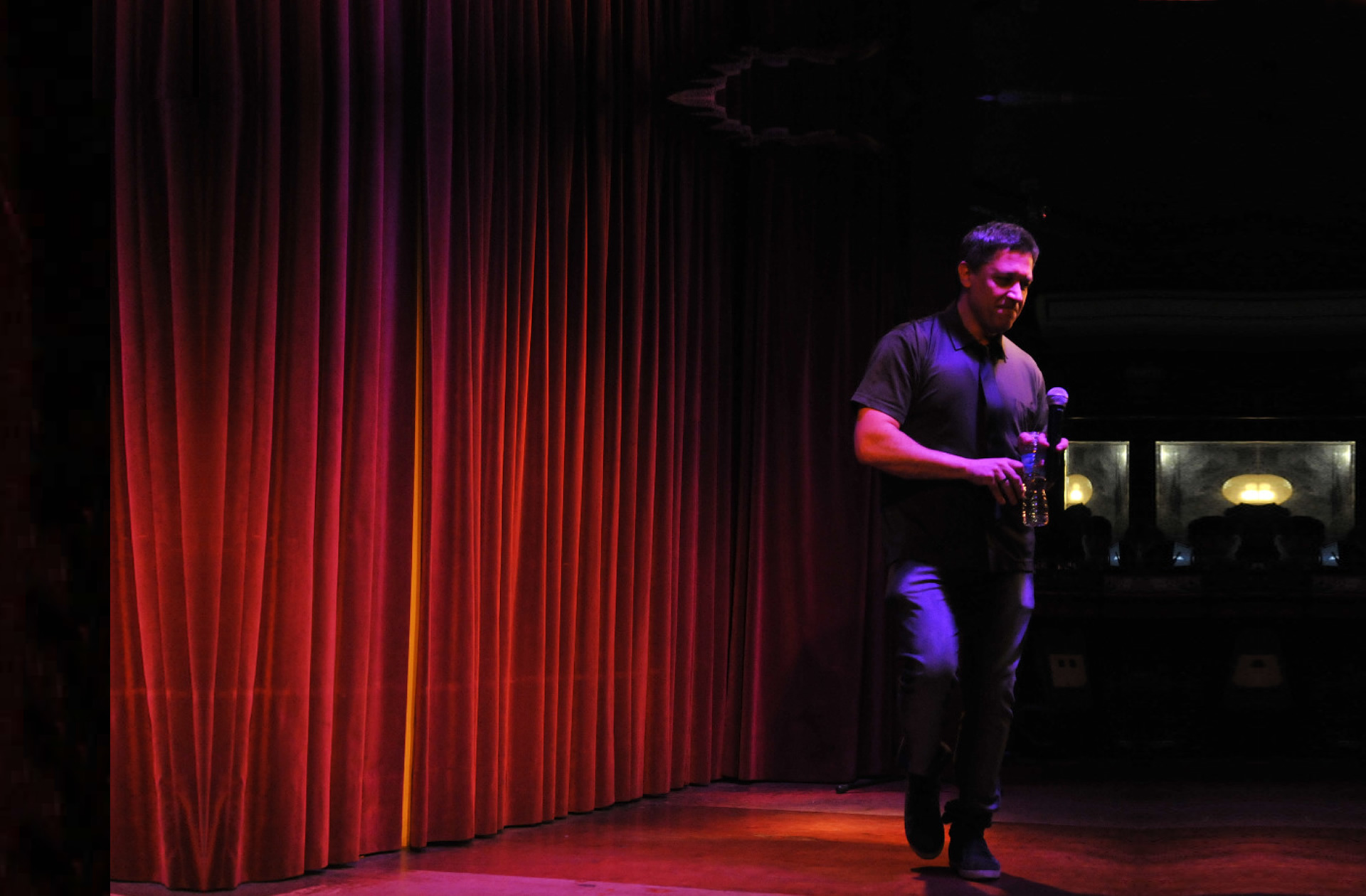 Walter Deleón (también conocido como Walter Luis Deleón), comediante y humorista argentino