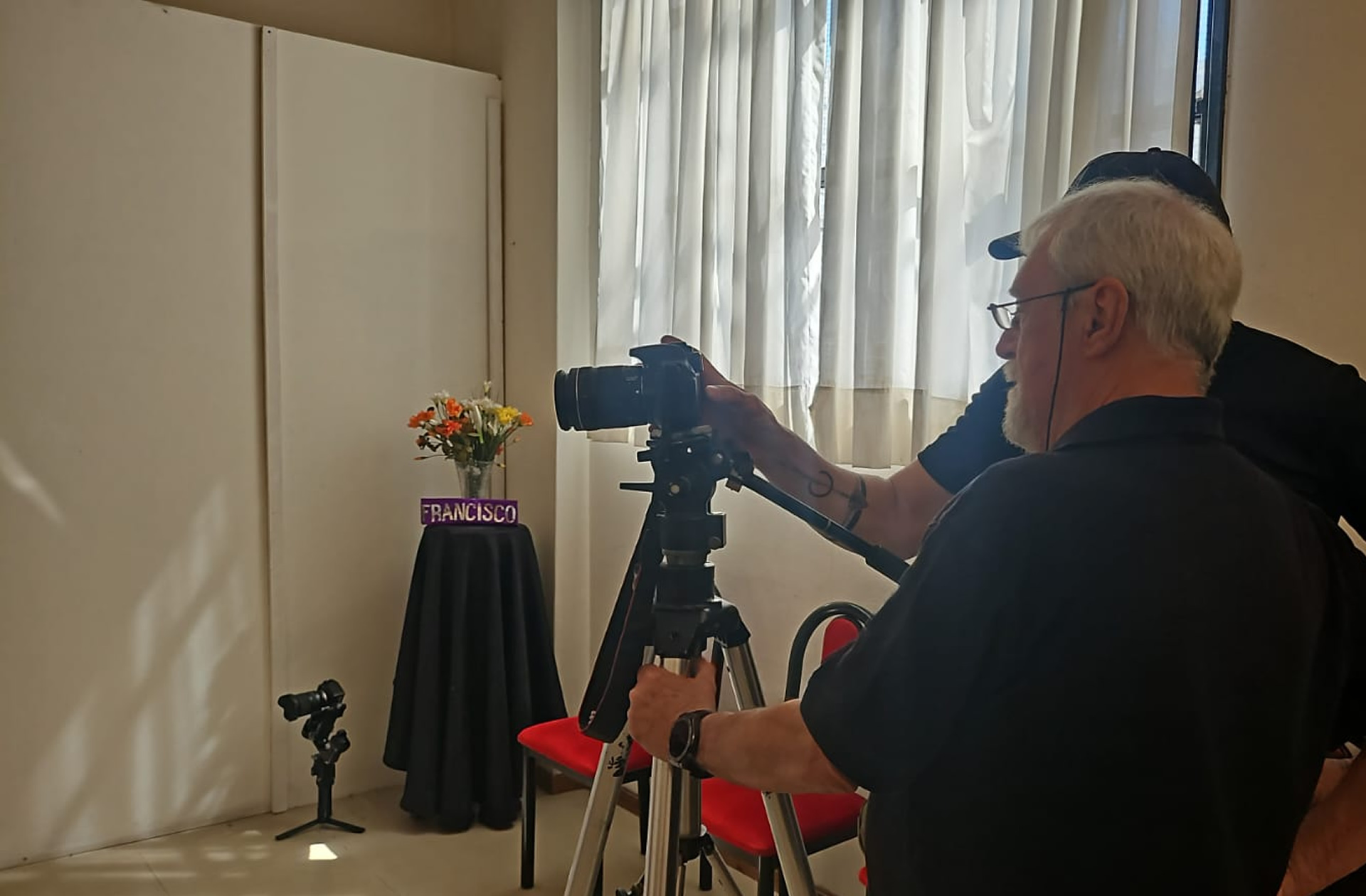 Walter Deleón (también conocido como Walter Luis Deleón), Comediante y guionista de TV argentino