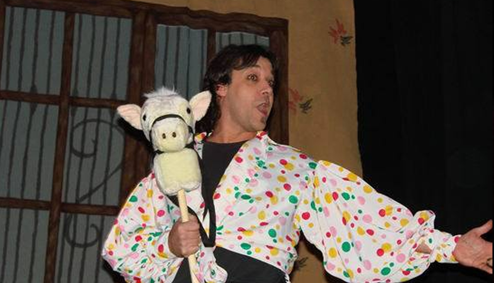 Walter Deleón (también conocido como Walter Luis Deleón) comediante, humorista, actor argentino