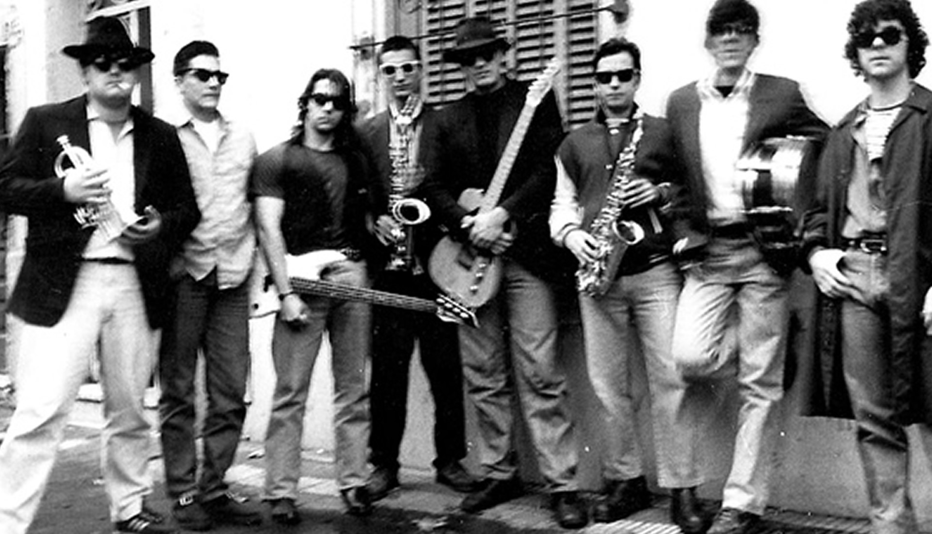 Walter Deleón (también conocido como Walter Luis Deleón), músico argentino