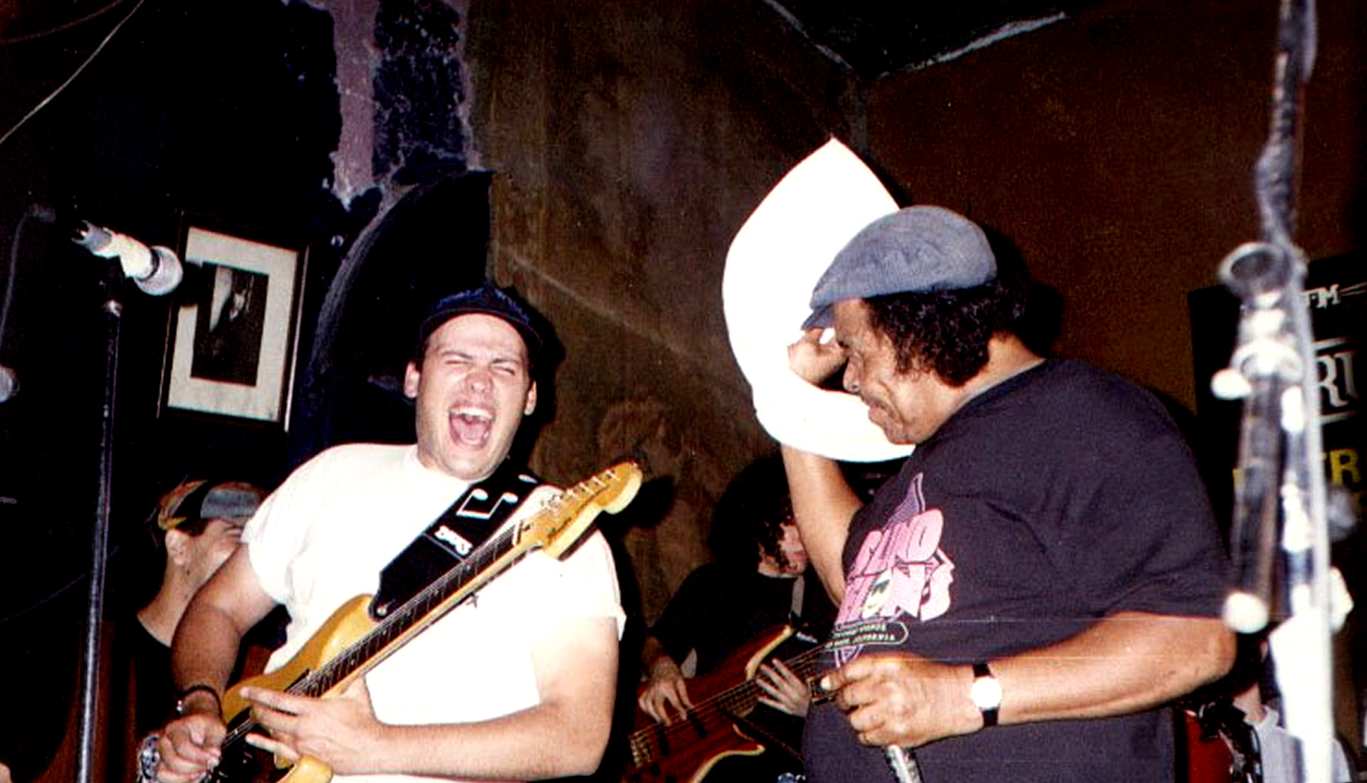 Walter Deleón (también conocido como Walter Luis Deleón), músico argentino