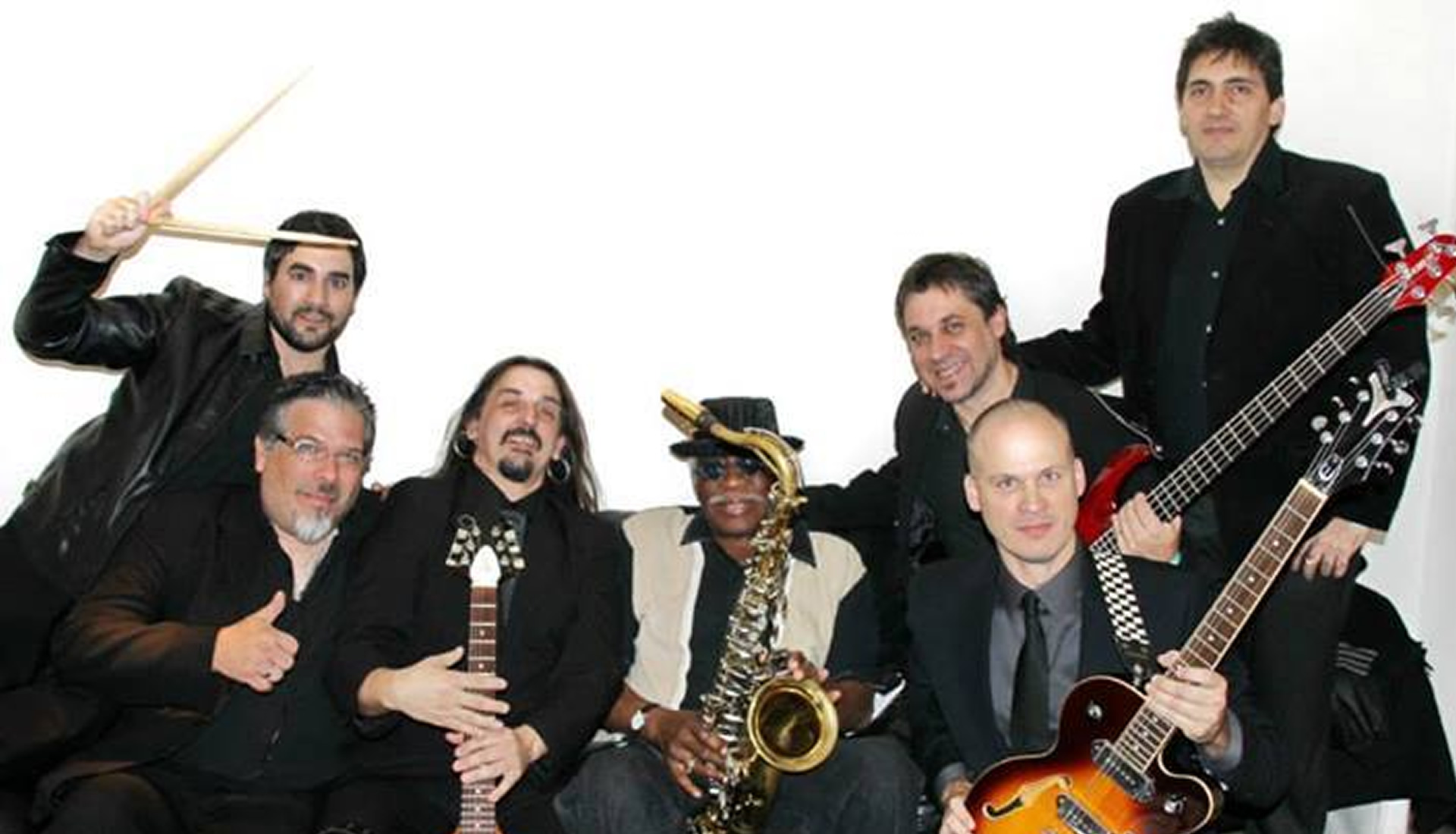 Walter Deleón (también conocido como Walter Luis Deleón), músico argentino