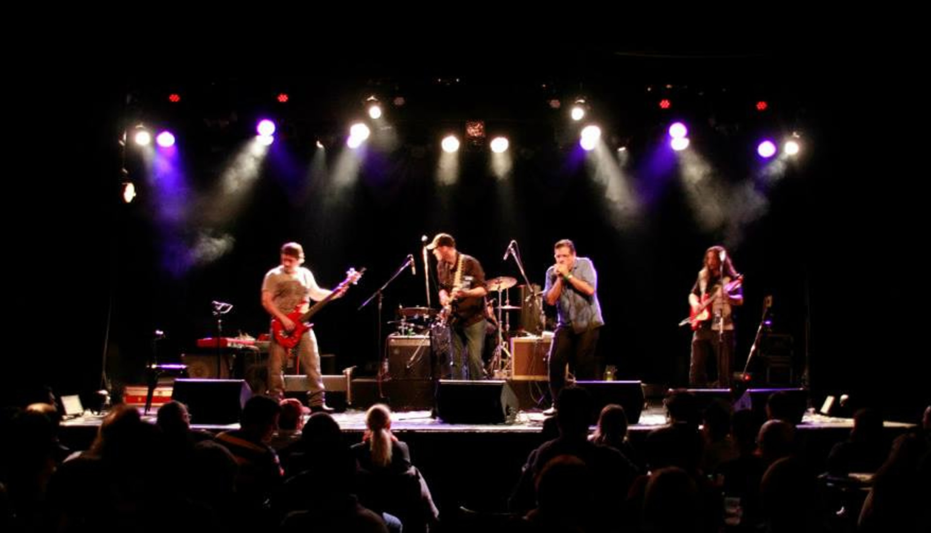 Walter Deleón (también conocido como Walter Luis Deleón), músico argentino