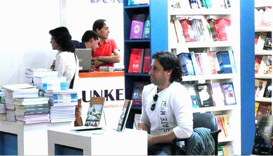 Walter Deleón (también conocido como Walter Luis Deleón), escritor argentino